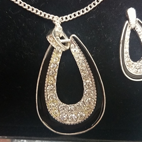 Necklace and earrings set - Picture 2 of 3